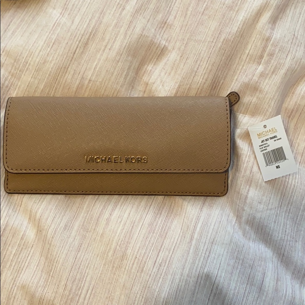 Micheal Kors Jet Set travel flat wallet!